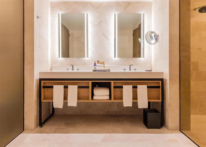 Hilton Reforma Hotel 4*