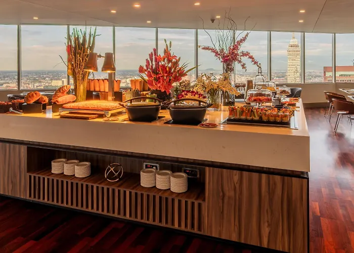Отель Hilton Reforma Мехико
